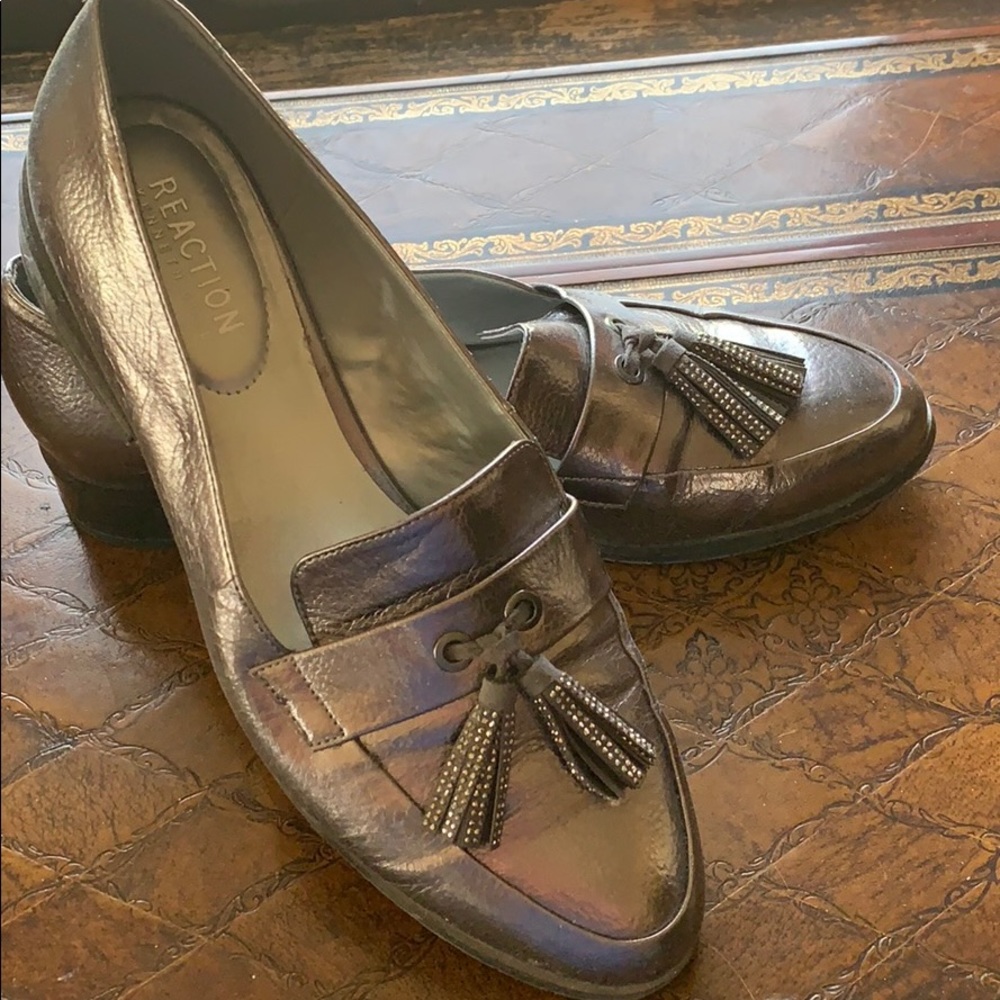 Metallic flats with sparkle tassels